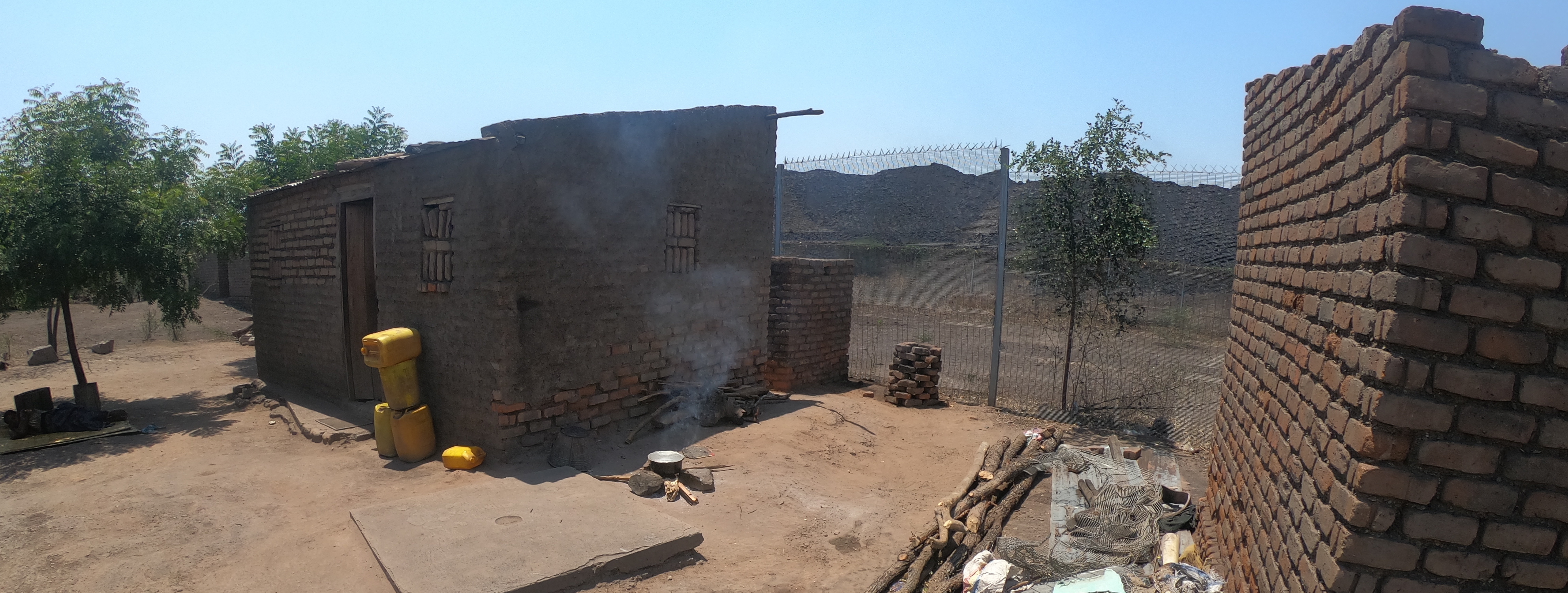 Community adjacent to Moatize mine resized